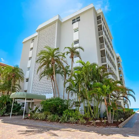 Crescent Arms By Beachside Management